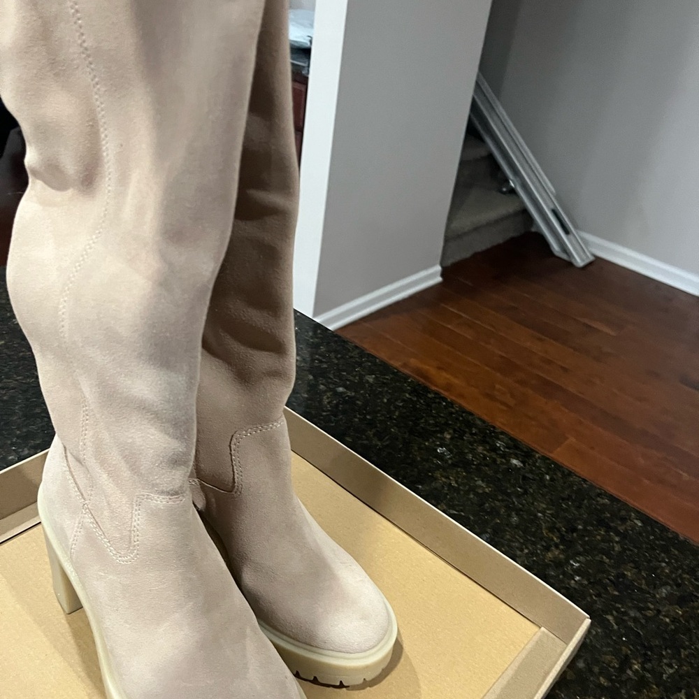 Dolce Vita Corry Dune 6 M Waterproof Heeled Boots with a Rounded Toe